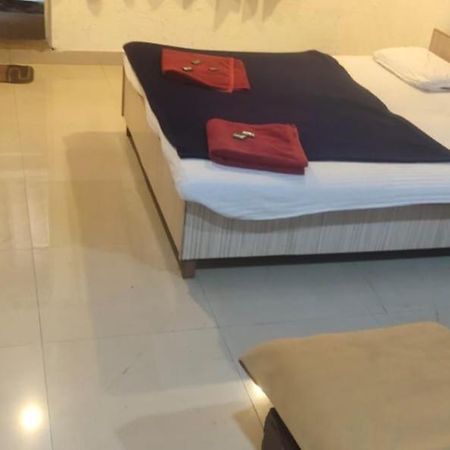 Hotel Hilltone Veg Non Veg Matheran Exterior foto