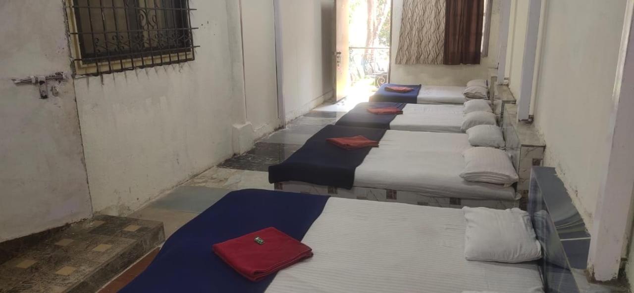 Hotel Hilltone Veg Non Veg Matheran Exterior foto